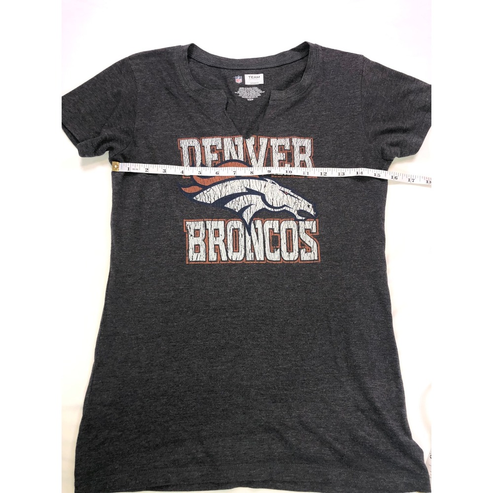 NFL Team Apparel Denver Broncos Womens T-Shirt Gray Distressed Logo Size M 00448 - Picture 6 of 9